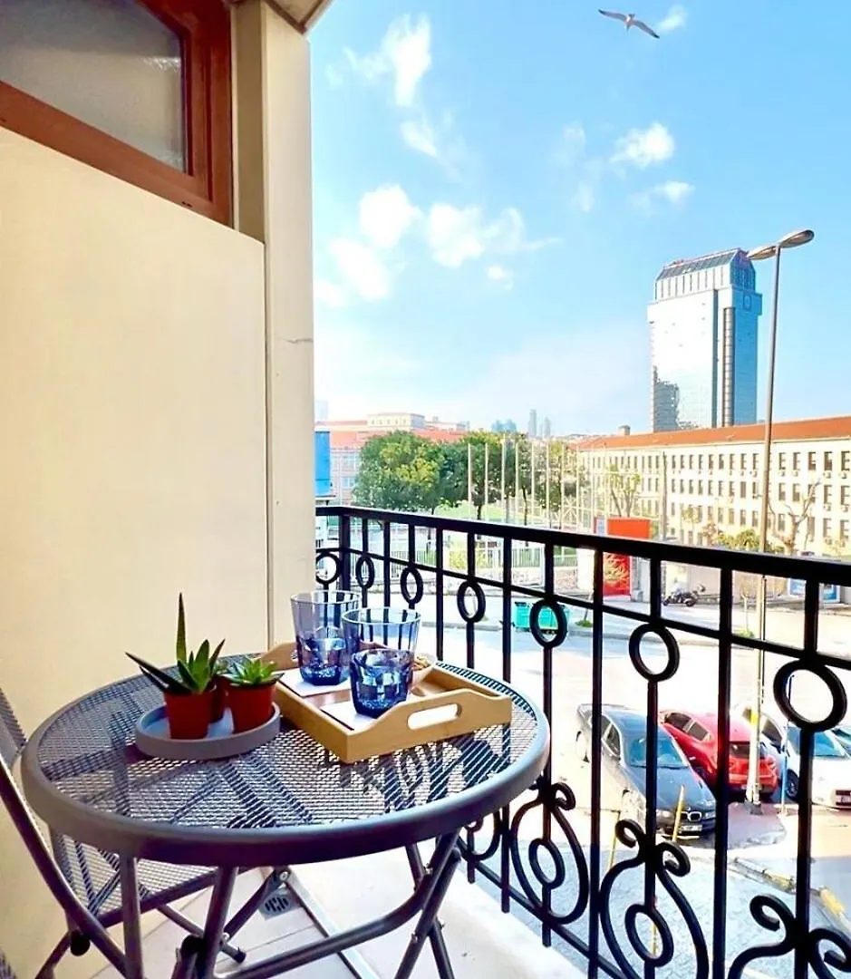 Prime Location Explore Istanbul On Foot! 0*,